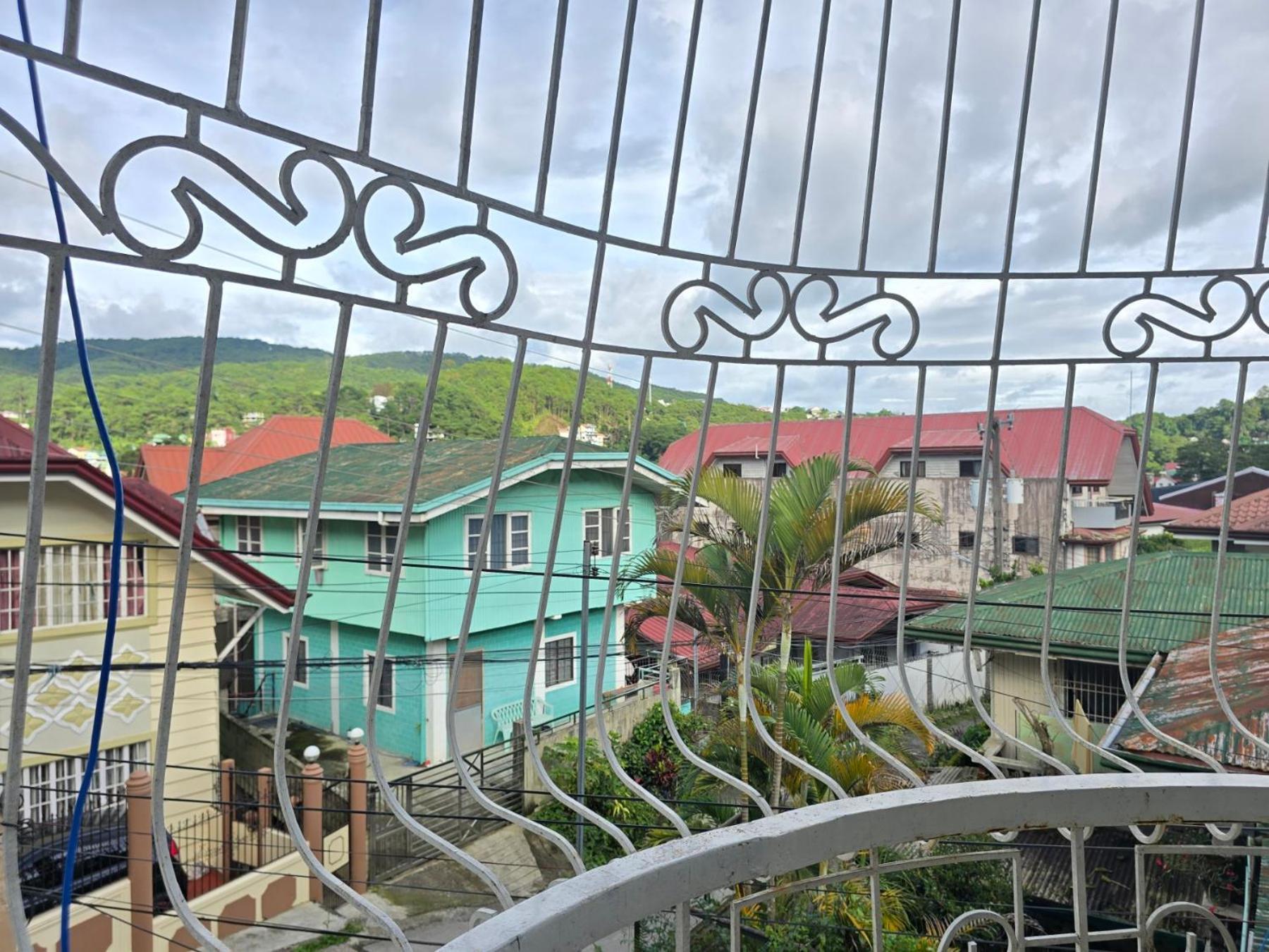35 Amistad Guesthouse Baguio City Eksteriør billede
